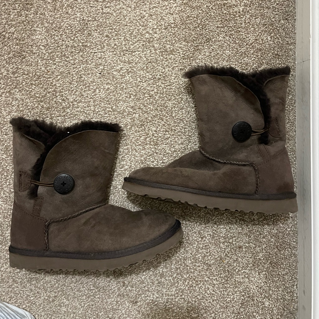 Bailey Button Ugg Boots Size 6